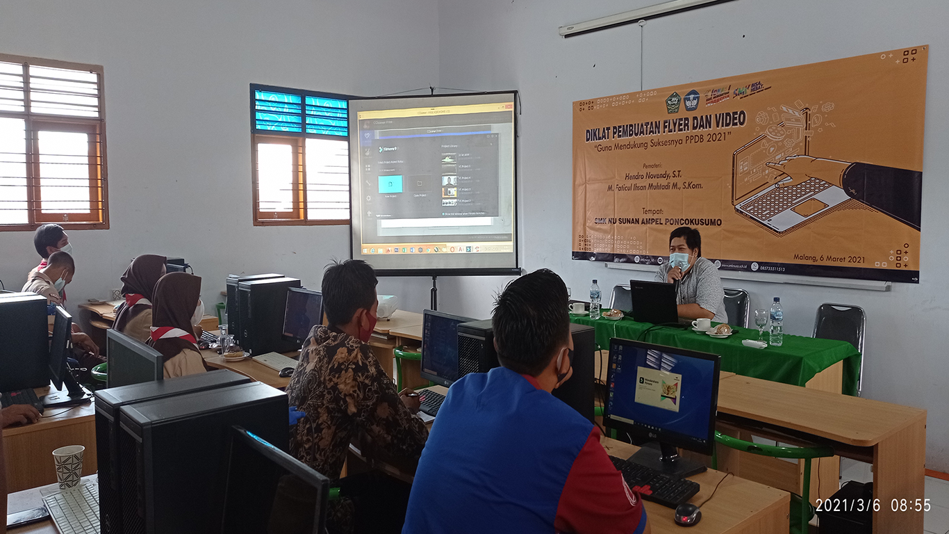 Suasana kelas pelatihan komputer